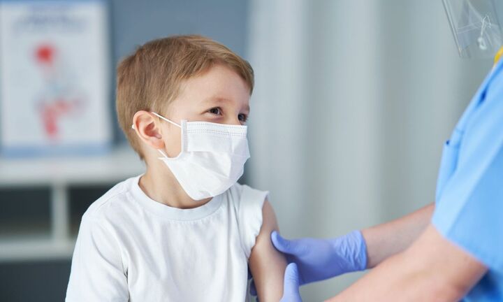 Ανοίγουν ακόμη 40.000 ραντεβού για τον εμβολιασμό παιδιών