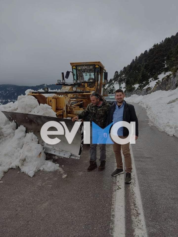 Στα χιονισμένα χωριά του Δήμου Διρφύων Μεσσαπίων ανήμερα της γιορτής του ο Τσόκος
