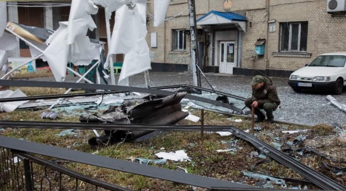 Ουκρανία: Τουλάχιστον 8 νεκροί από τους ρωσικούς βομβαρδισμούς–Ρωσικά στρατιωτικά κονβόι εισήλθαν στη χώρα