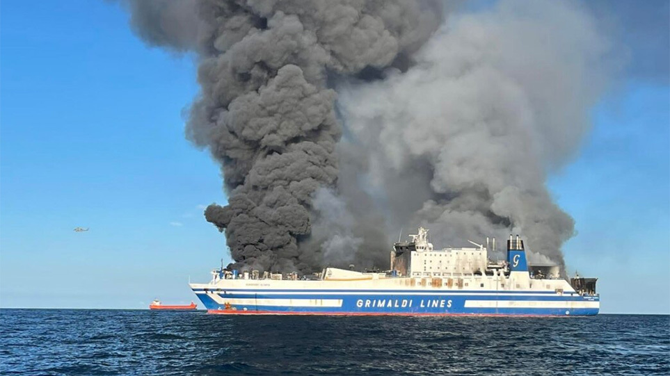 Κέρκυρα: Τραγωδία στο Euroferry Olympia – Εντοπίστηκε νεκρός άνδρας στο φλεγόμενο πλοίο