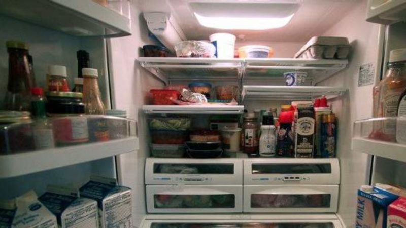 Το απίστευτο κόλπο για να μην μυρίζει το ψυγείο σας