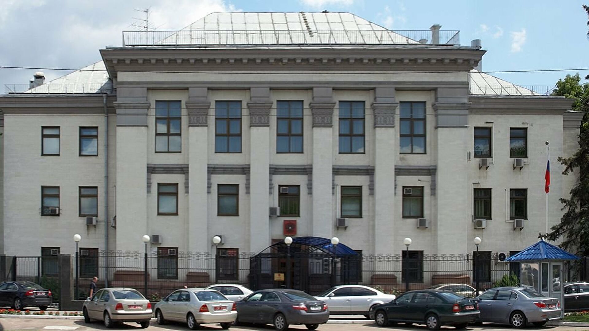 Ουκρανία ώρα μηδέν: Η Ρωσία εκκενώνει την πρεσβεία