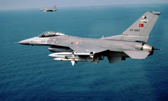Προκαλούν οι Τούρκοι: 4 υπερπτήσεις τουρκικών F-16 σε Μακρονήσι και Ανθρωποφάγους