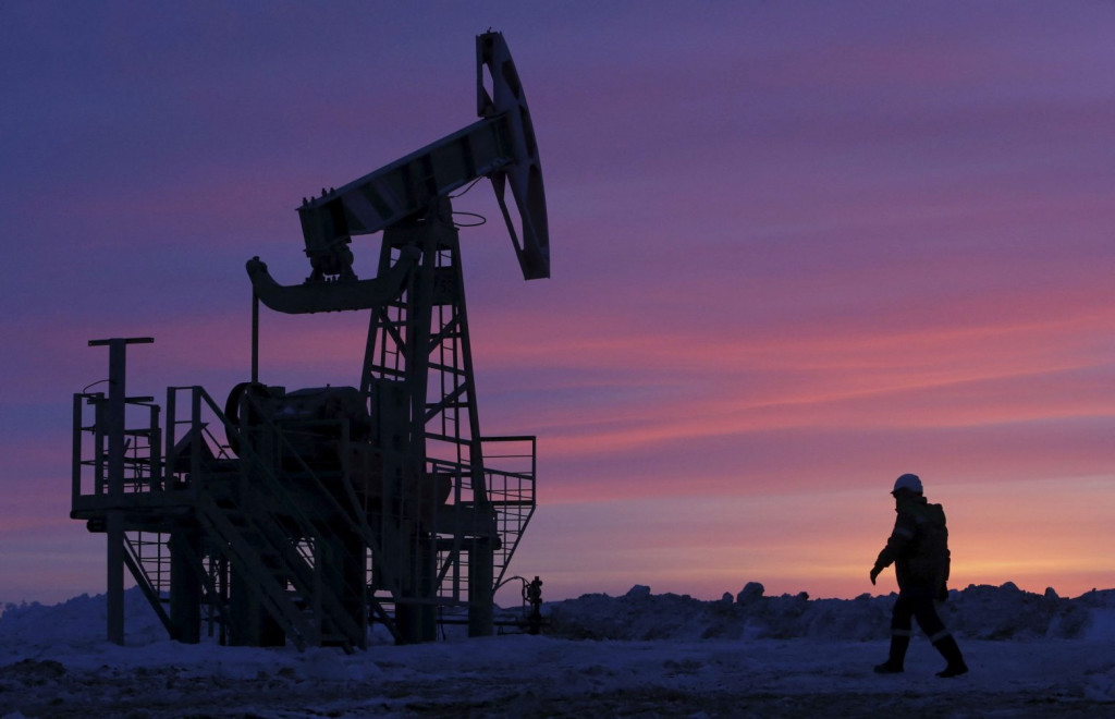 Πετρέλαιο: «Βουτιά» έως 17% – Ηνωμένα Αραβικά Εμιράτα και Ιράκ «αποδυναμώνουν» τον Πούτιν