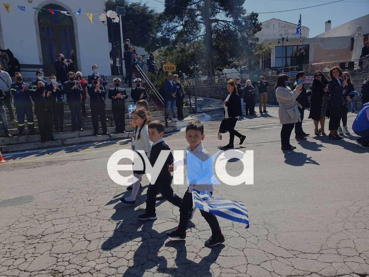 Στύρα: Συγκίνησαν οι μικροί μαθητές στην παρέλαση της 25ης Μαρτίου  (pics)