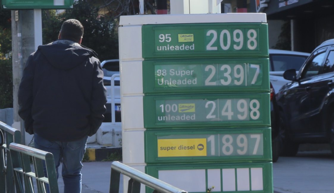 Καύσιμα: Στα ύψη η τιμή της βενζίνης, ξεπέρασε τα 2 ευρώ το λίτρο