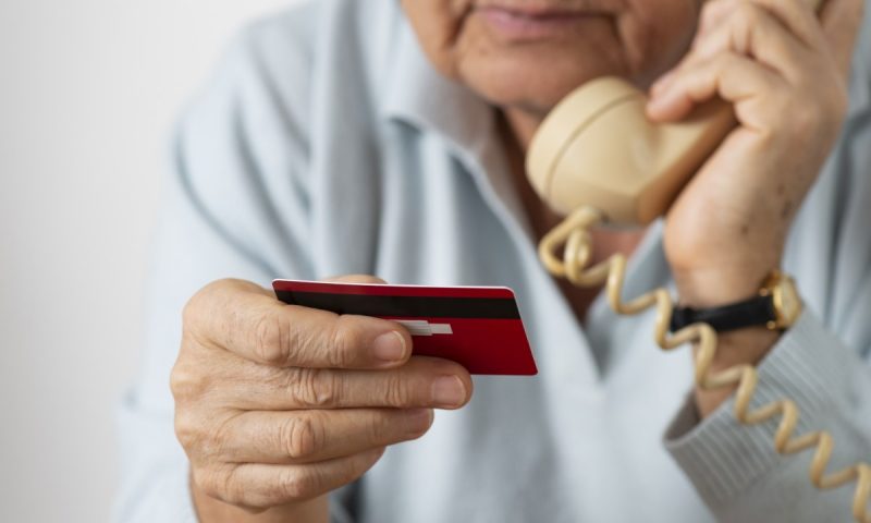 Απατεώνες προσπαθούν να αποσπάσουν χρήματα από ηλικιωμένους στην Εύβοια: Μεγάλη προσοχή! Απατεώνες προσπαθούν να αποσπάσουν χρήματα από ηλικιωμένους στην Εύβοια: Μεγάλη προσοχή!