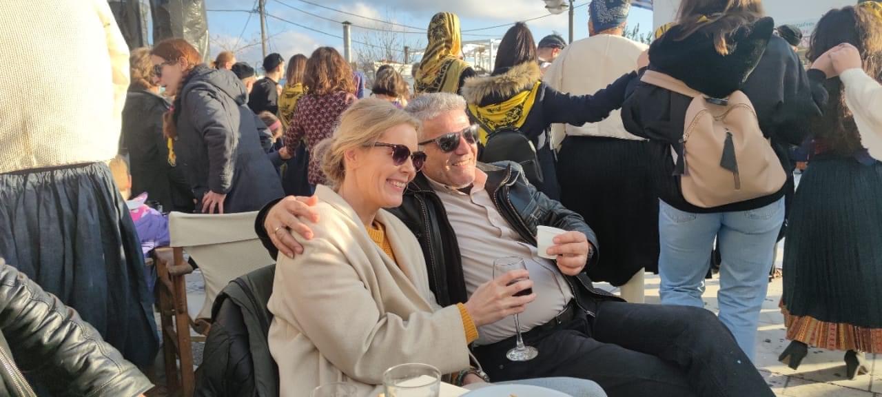 Σκύρος: Κούλουμα με τη σύζυγό του στην πλατεία της Χώρας έκανε ο δήμαρχος