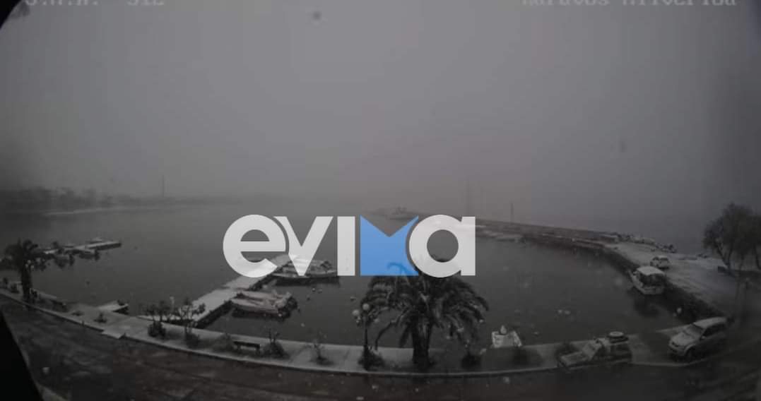 Κακοκαιρία «Φίλιππος»: Λεπτό προς λεπτό η χιονόπτωση στο λιμάνι του Καράβου – Στα «λευκά» ντύθηκαν ακόμη και οι βάρκες (vid)