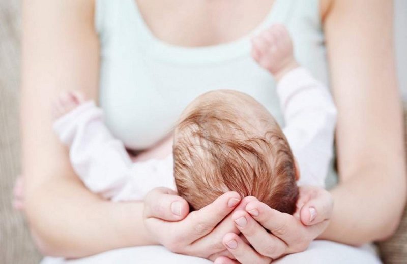 Επίδομα μητρότητας 830 ευρώ: Ξεκίνησαν οι αιτήσεις- Αναλυτικά το πώς θα τις κάνετε