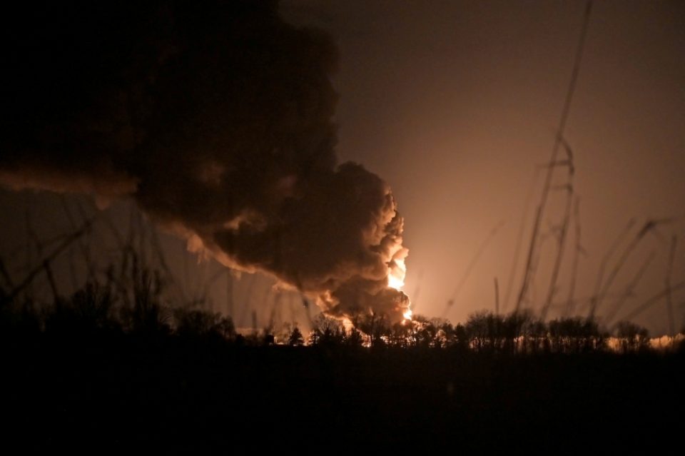 Ξεκίνησαν ξανά οι βομβαρδισμοί στο Κίεβο: Στο στόχαστρο των Ρώσων ο πύργος τηλεπικοινωνιών (βίντεο)