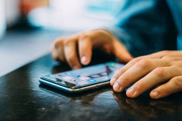 «Καμπανάκι» από την ΑΑΔΕ για παραπλανητικά μηνύματα SMS υποκλοπής στοιχείων