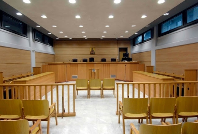 Χαλκίδα: Κατηγορούμενος τσιγγάνος σκόρπισε γέλιο κατά την απολογία του στο Δικαστήριο Χαλκίδα: Κατηγορούμενος τσιγγάνος σκόρπισε γέλιο κατά την απολογία του στο Δικαστήριο