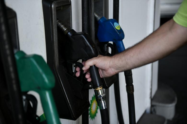 Σοκ από την τιμή της βενζίνης: Πάνω από 2 ευρώ το λίτρο