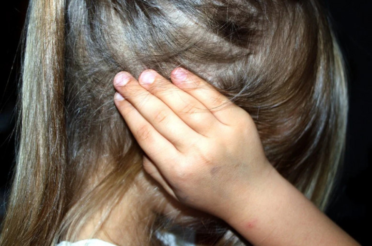Υπόθεση σοκ: Πατέρας ασελγούσε στις δύο κόρες του ηλικίας 9 και 12 ετών