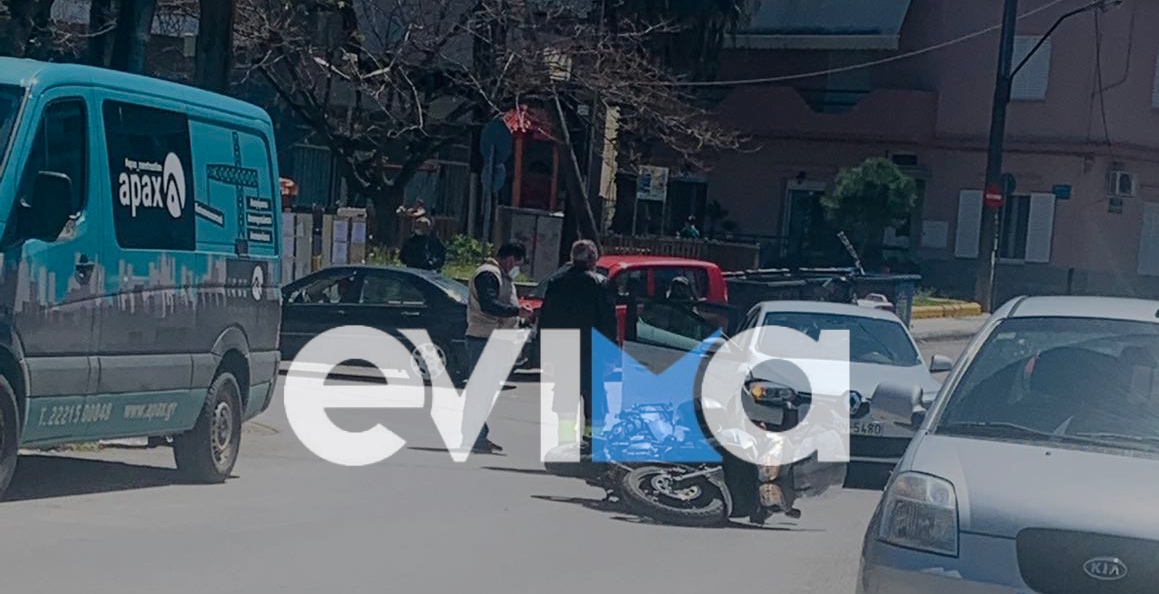 Σοβαρό τροχαίο ΤΩΡΑ στην Χαλκίδα: ΙΧ παρέσυρε οδηγό μηχανής