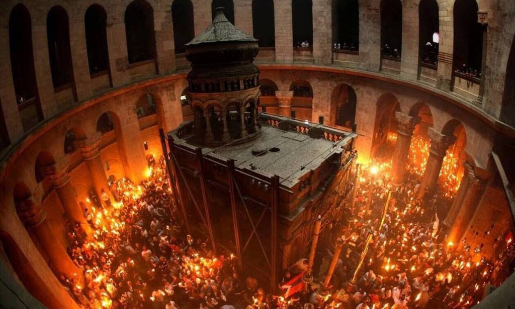 Ιεροσόλυμα: Δέος στην τελετή Αφής του Αγίου Φωτός στον Πανάγιο Τάφο