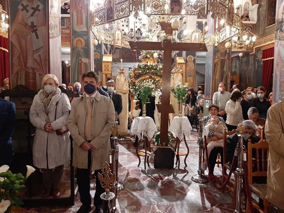 Ερέτρια: Τσώκος και Παπαγγελή στον Επιτάφιο (pics) Ερέτρια: Τσώκος και Παπαγγελή στον Επιτάφιο (pics)