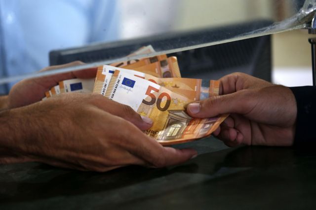 Κατώτατος μισθός: Ποιοι θα πάρουν πάνω από 1.000 ευρώ