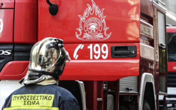 Αρτάκη: Φωτιά σε φορτηγάκι στον κεντρικό δρόμο