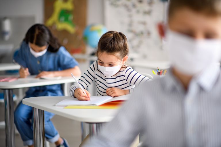 Μακρή για μάσκα: Παραμένει το μέτρο στα σχολεία