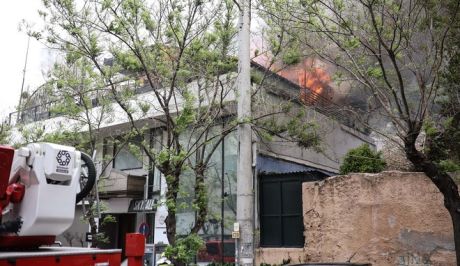 Συμβαίνει τώρα: Φωτιά σε γνωστό κέντρο διασκέδασης στο Καλλιμάρμαρο