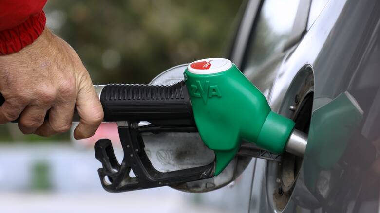 Επίδομα βενζίνης: Πότε θα μπουν τα χρήματα στους λογαριασμούς των δικαιούχων – Σημαντικές διευκρινίσεις