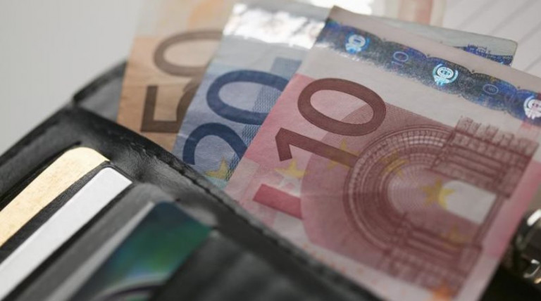 Έκτακτο επίδομα 200 ευρώ: Ποιοι δεν το δικαιούνται – Οι «κόφτες»