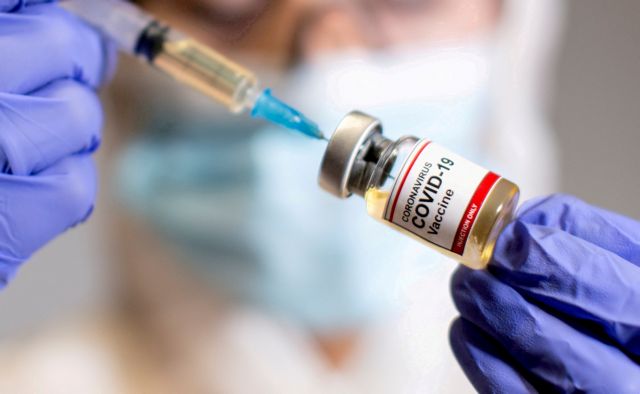 Μαγιορκίνης: Πώς μπορεί να μην γίνει υποχρεωτική η τέταρτη δόση εμβολίου