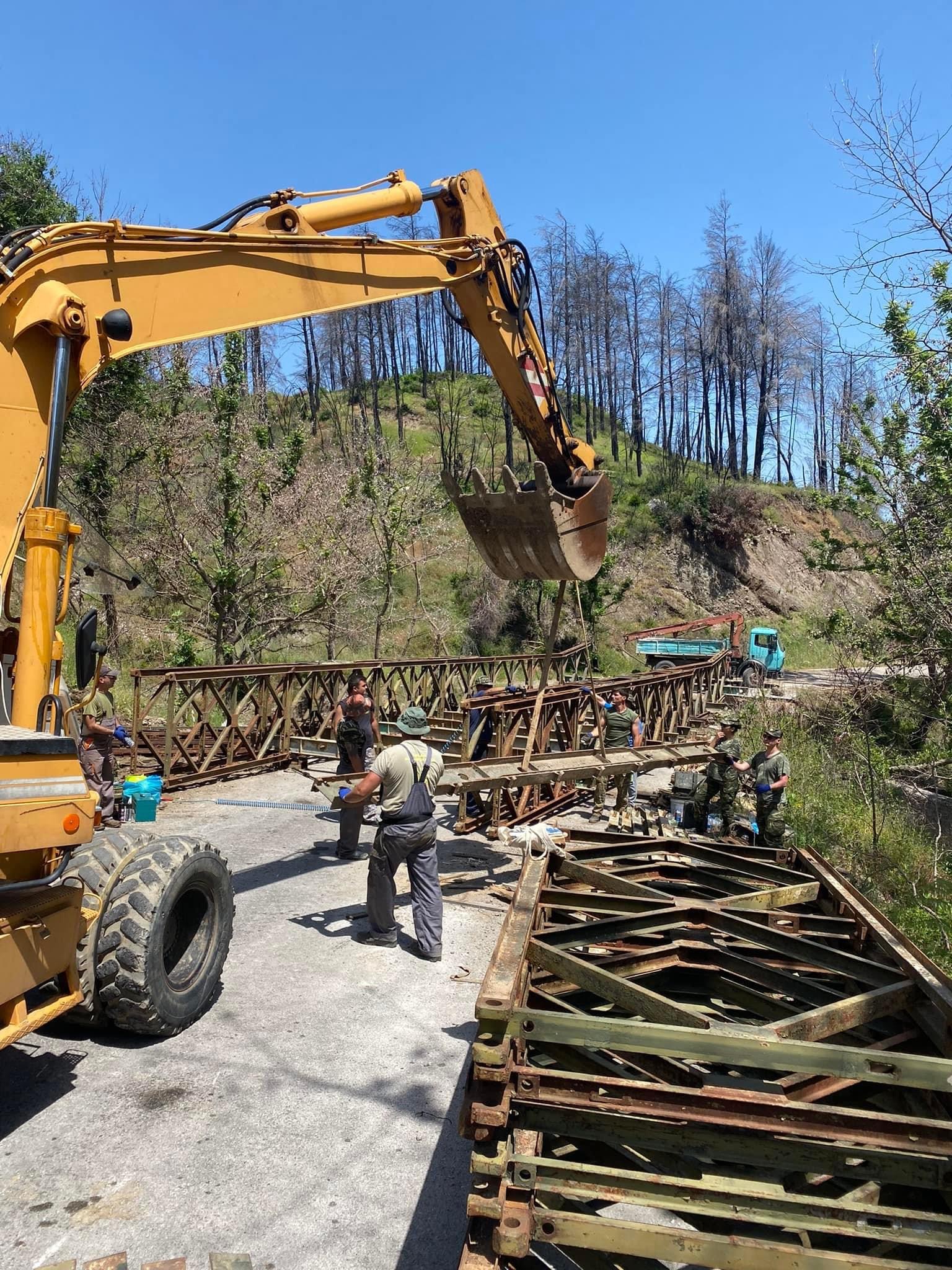 Εύβοια: Η ΜΟΜΚΑ τοποθέτησε στρατιωτική γέφυρα στην Κοτσικιά