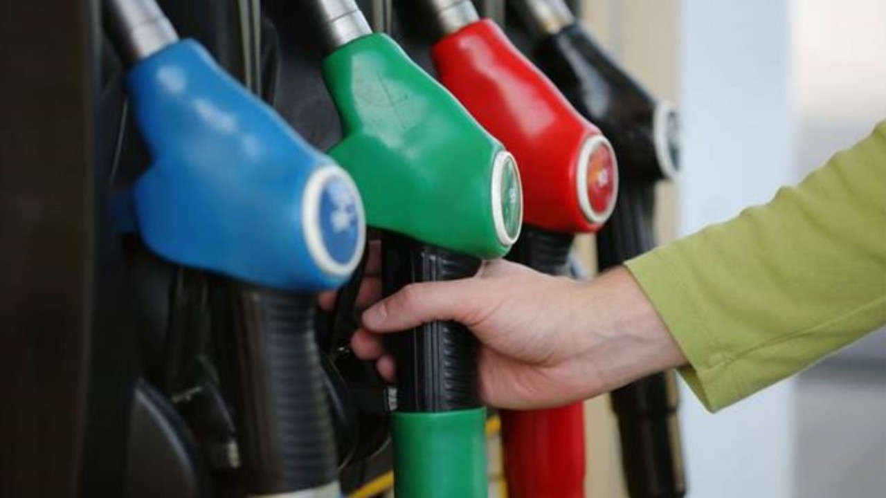 Επίδομα βενζίνης τον Ιούνιο: Αυτά είναι τα μέτρα που εξετάζει η κυβέρνηση