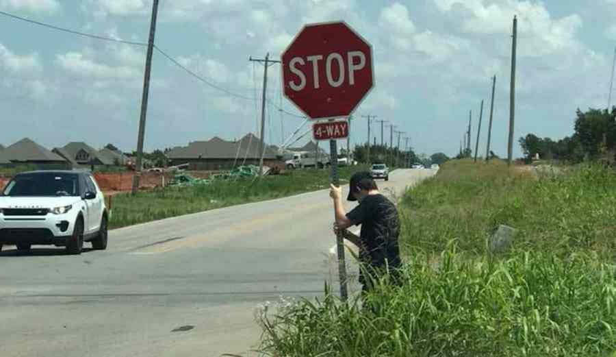 Γιατί η πινακίδα του STOP είναι οκτάγωνη;