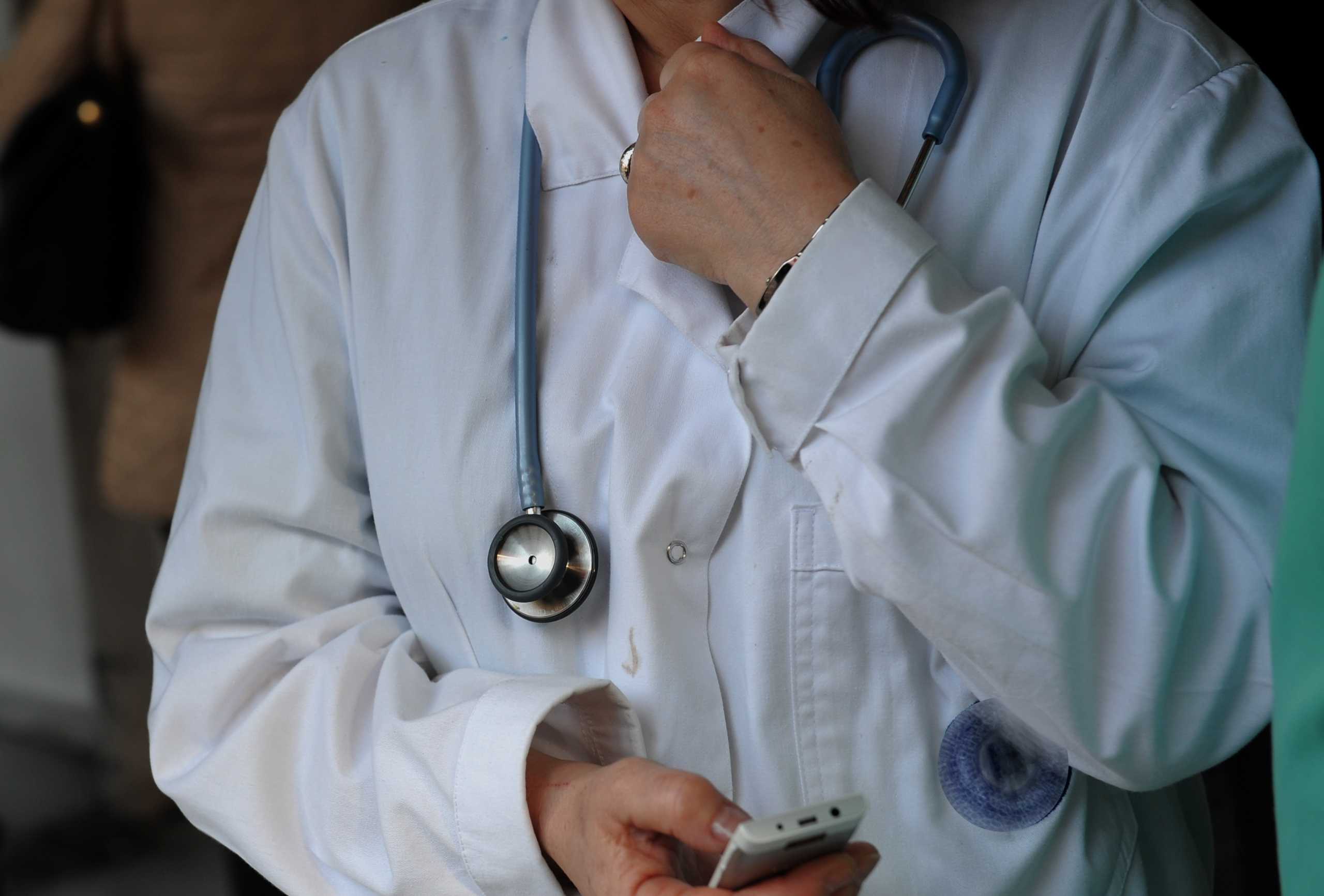 «Γιατρός για όλους»: Οδηγός με διευκρινιστικές ερωτήσεις από το υπουργείο Υγείας