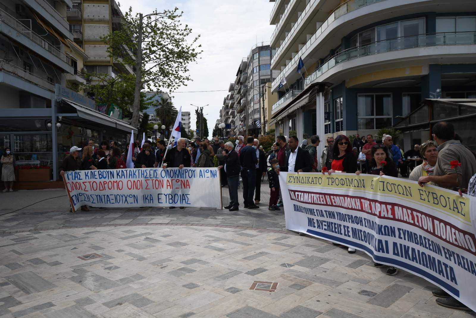 Πρωτομαγιά: Μεγάλη η συμμετοχή στην απεργιακή συγκέντρωση στην παραλία Χαλκίδας (pics)