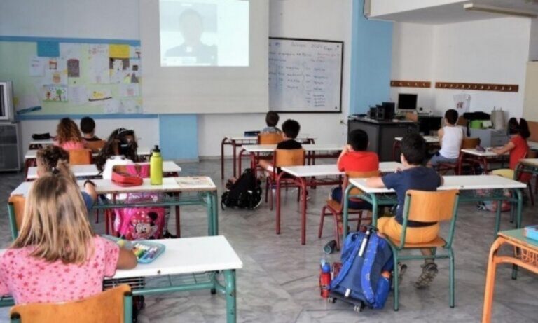 Κορονοϊός: Πέφτουν κατακόρυφα τα κρούσματα στα σχολεία της Εύβοιας