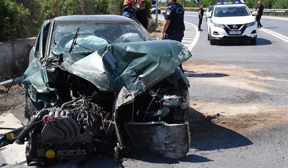 Σοκαριστικό τροχαίο με έναν τραυματία – Η μηχανή βγήκε έξω από το όχημα