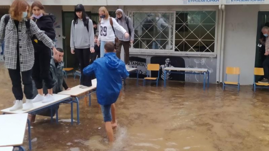 Κακοκαιρία Genesis: Κλείνουν στις 12:30 τα σχολεία στη Βόρεια Εύβοια