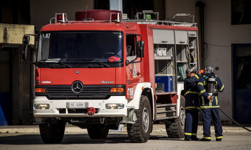 Φωτιά στον Άγιο Στέφανο κοντά σε κατοικημένη περιοχή