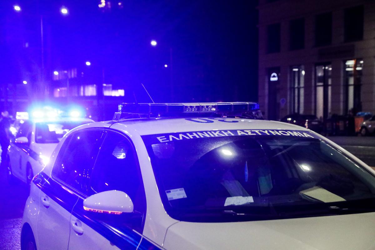 Συνέλαβαν πασίγνωστο τράπερ στο Μπουρνάζι με όπλα Συνέλαβαν πασίγνωστο τράπερ στο Μπουρνάζι με όπλα