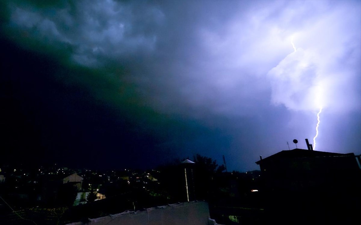 Ο καιρός το τριήμερο του Αγίου Πνεύματος στην Εύβοια – «Σύννεφα κουνουπιδιού» φέρνουν χαλάζι και καταιγίδες