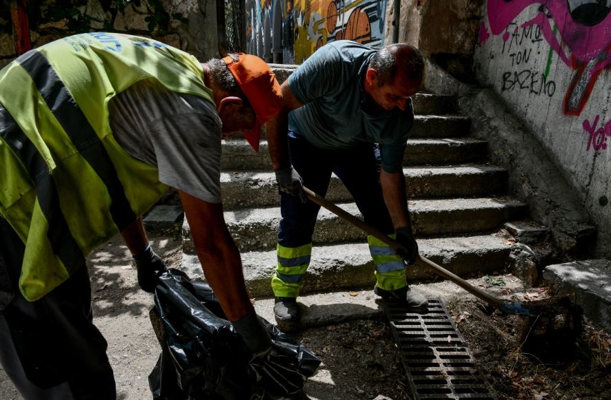 Εργαζόμενοι ΟΤΑ: Πώς πρέπει να εργάζονται στον καύσωνα -Τι ισχύει με διαλείμματα