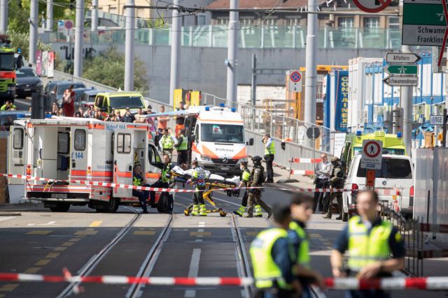 Κορίτσι 10 μηνών έπεσε από το όχημα της μητέρας του – Την χτύπησε κατά λάθος και την σκότωσε