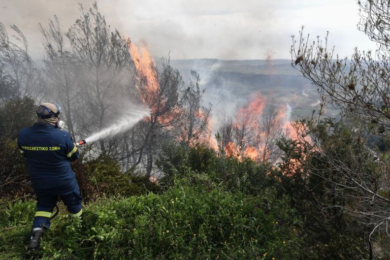 Σε ετοιμότητα η Πυροσβεστική για φωτιές από κεραυνούς – 54 πυρκαγιές το τελευταίο 24ωρο