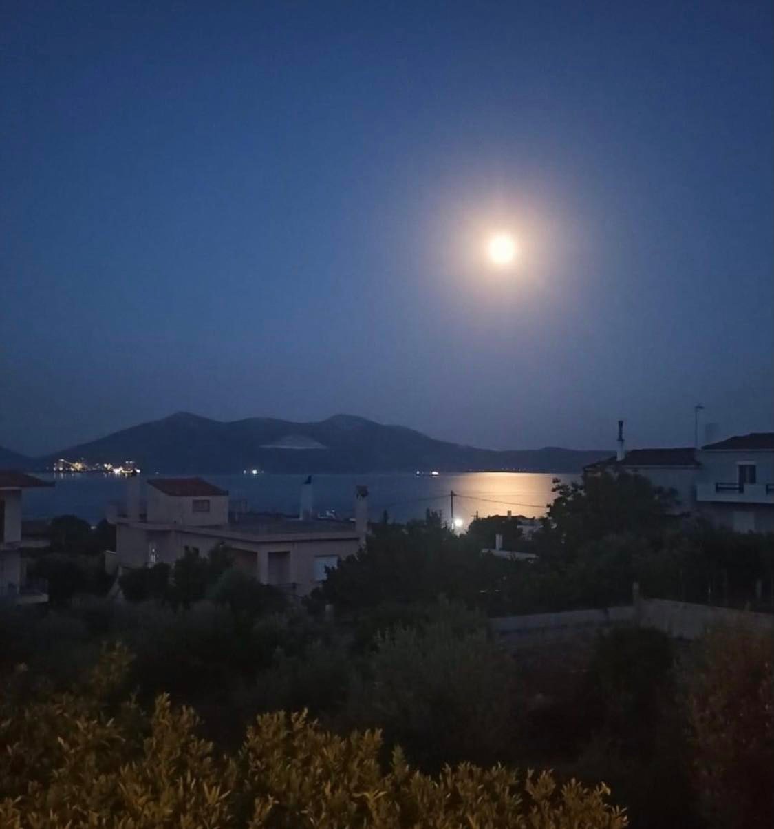 Απόψε η πανσέληνος της φράουλας: Οι καλύτερες τοποθεσίες στην Εύβοια για να δείτε το φεγγάρι