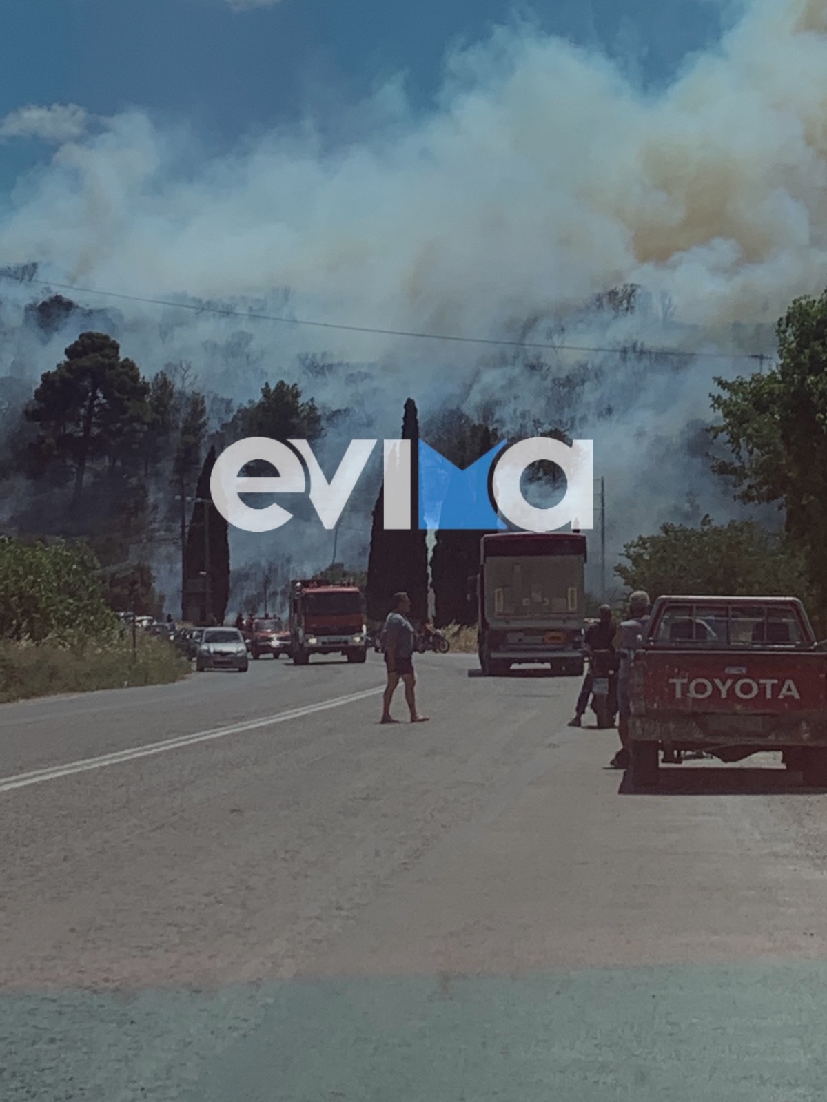 Μεγάλη φωτιά τώρα στο Αλιβέρι Ευβοίας – Έκλεισε ο δρόμος