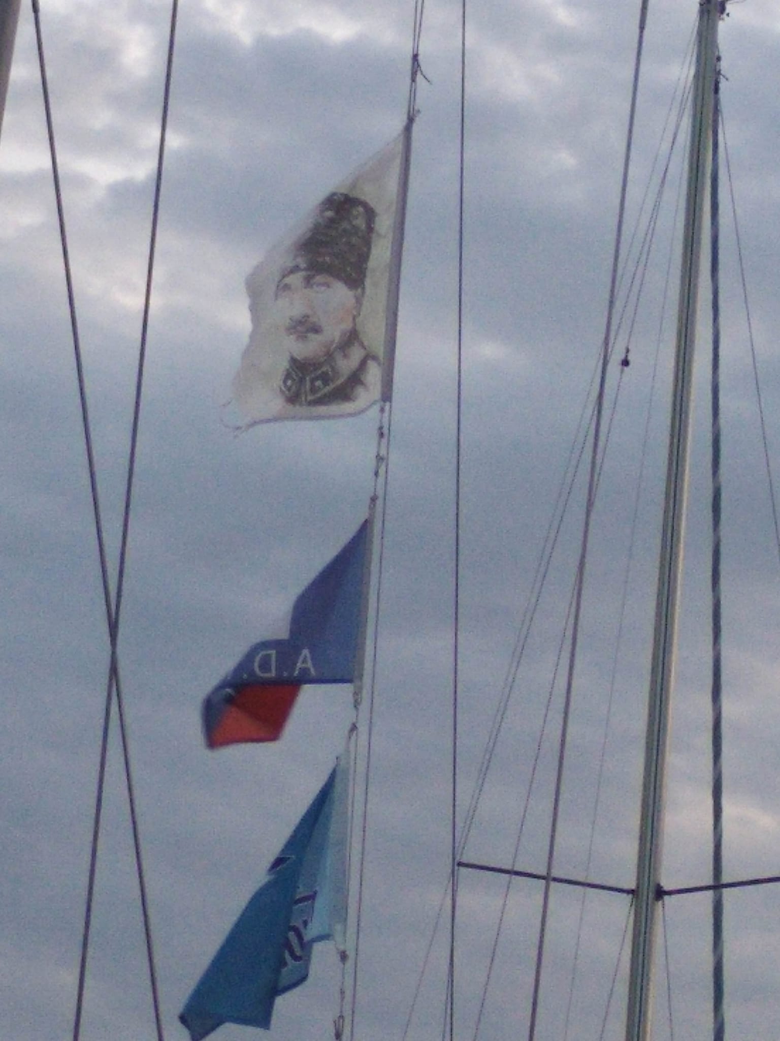 Μυτιλήνη: Τουρκικό ιστιοφόρο ύψωσε σημαία του Κεμάλ στο λιμάνι