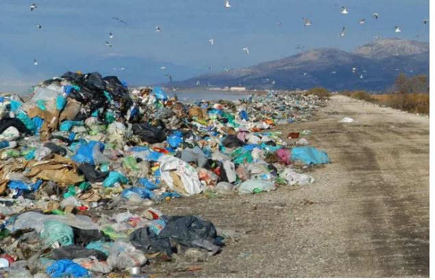 «Πεδίο μαχών» τα… σκουπίδια στην Εύβοια: Ποιες λύσεις εξετάζουν οι τοπικές αρχές