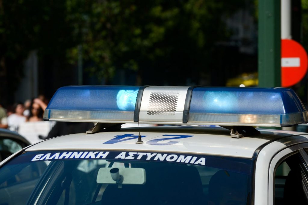 Βρήκαν άνδρα νεκρό σε φορτηγό και δεμένο