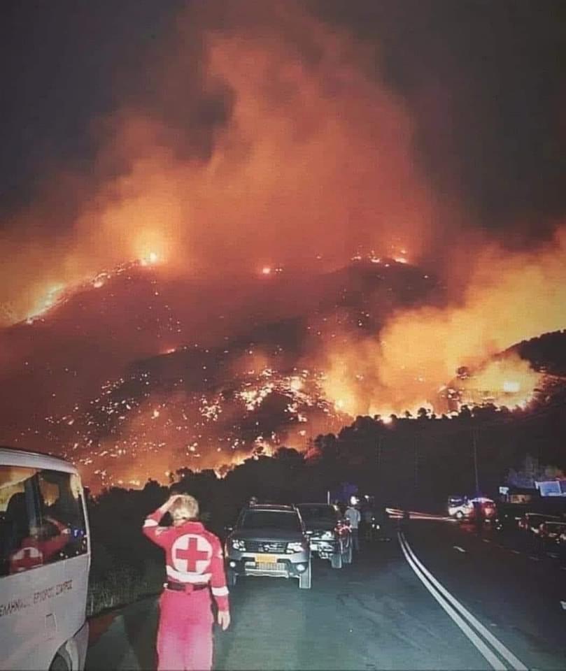 Φωτιά στο Ρέθυμνο: Νύχτα-κόλαση σε πολλές περιοχές – Έξι οικισμοί έχουν εκκενωθεί