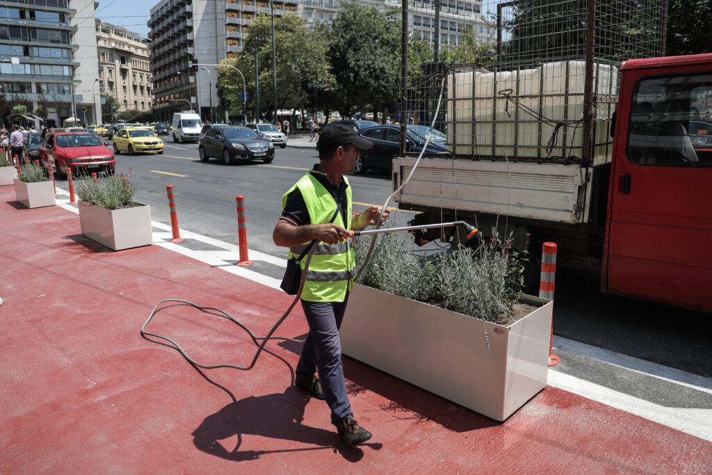 Καύσωνας: Τι ισχύει για Δημόσιο, ΟΤΑ, ιδιωτικό τομέα -Ποιοι δεν εργάζονται (έγγραφα)